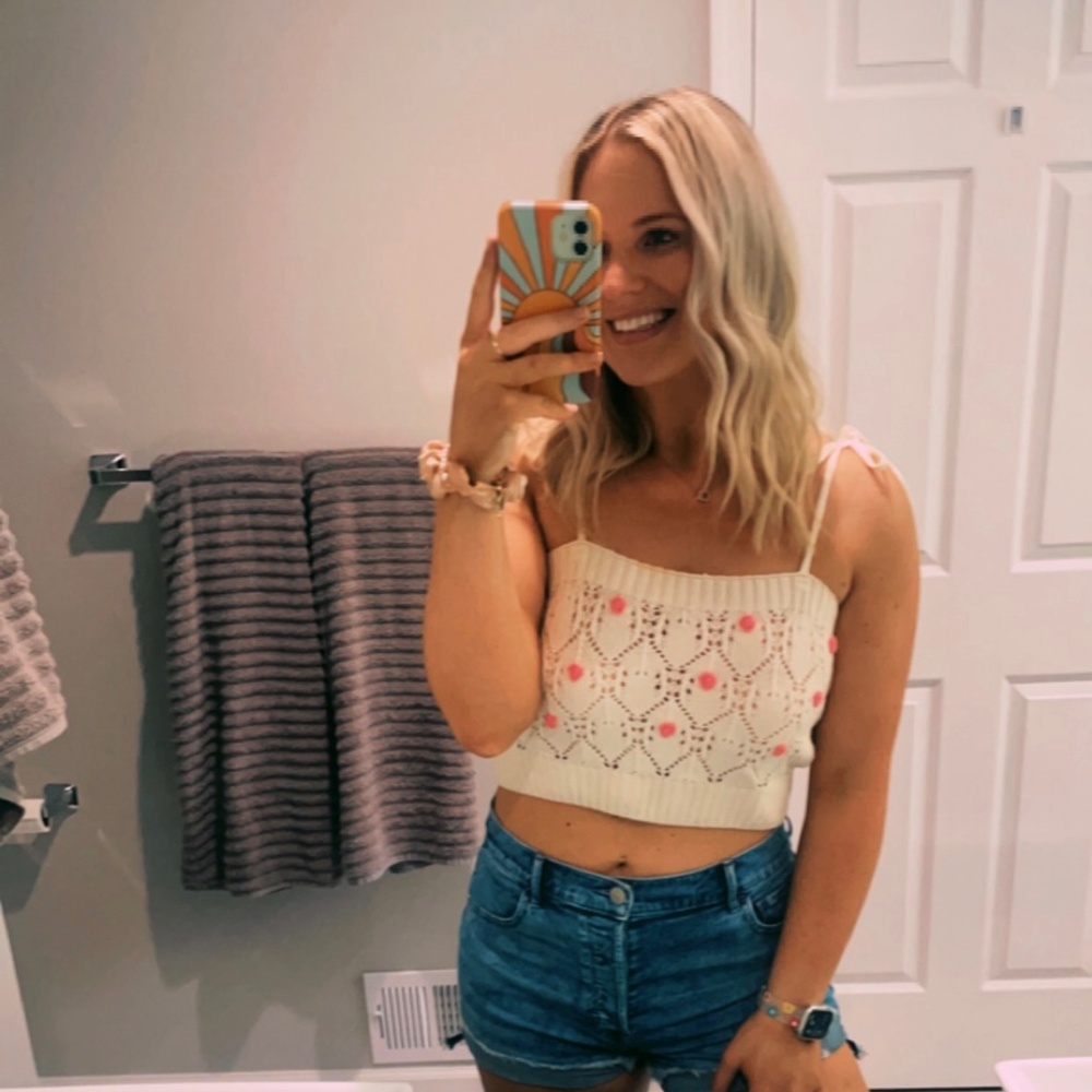 AllyCatwalk Cropped Crochet Top with Pink Rose Detail Medium